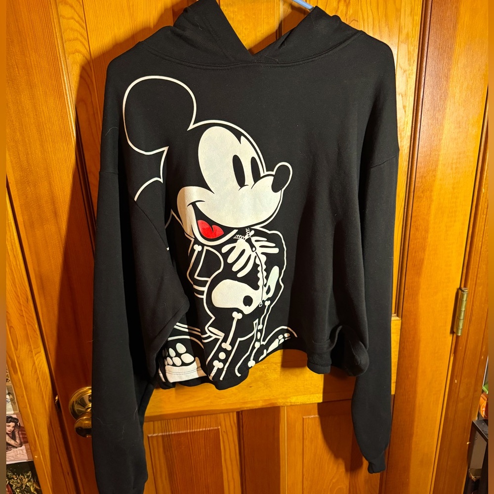 XL (15-17) Black Mickey Mouse cropped pullover